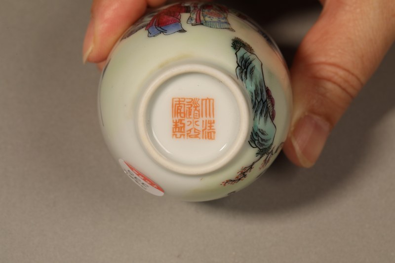 清 粉彩人物小罐 - 图3