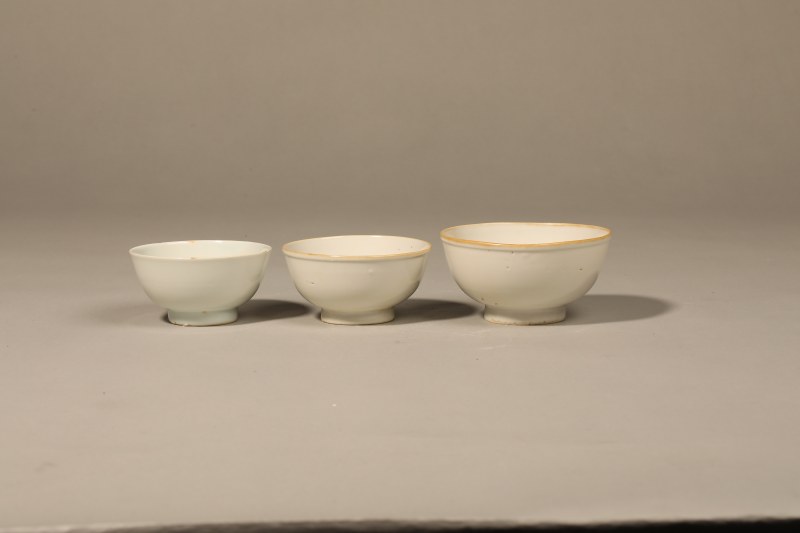 清顺治 白釉茶圆 - 图3