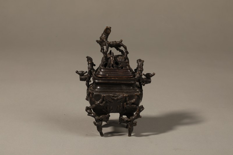 清 铜竹节纹瑞兽钮四足香炉 - 图4