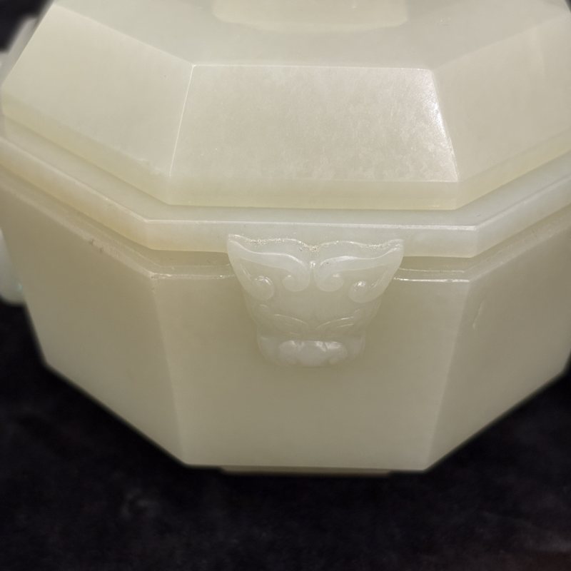 清 白玉兽耳活环八角盖杯 - 图12