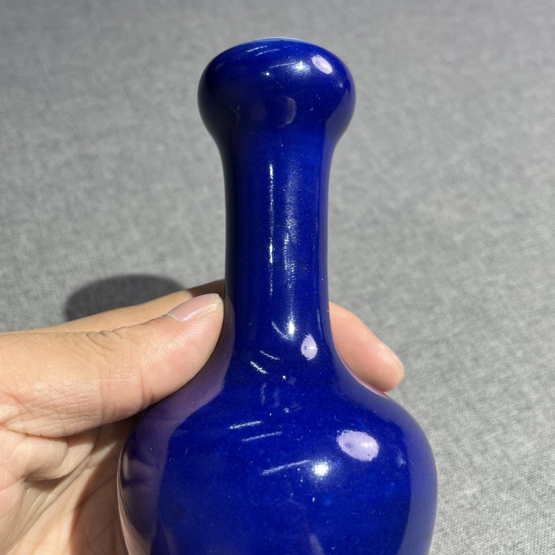 清宝石蓝釉蒜头瓶 - 图6