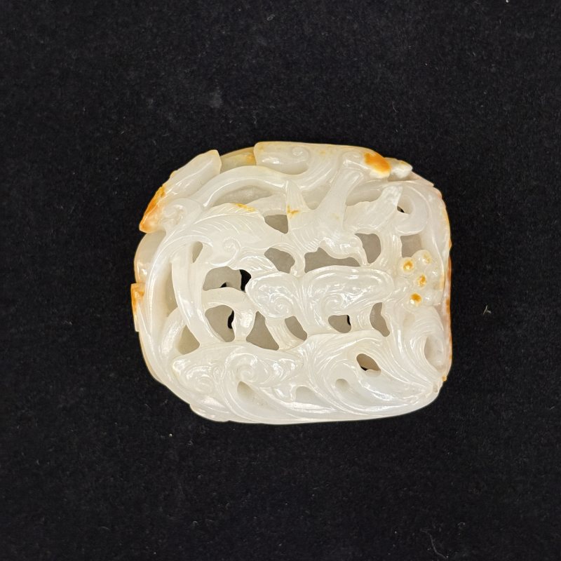 清 白玉留皮镂雕花鸟纹挂件 - 图2