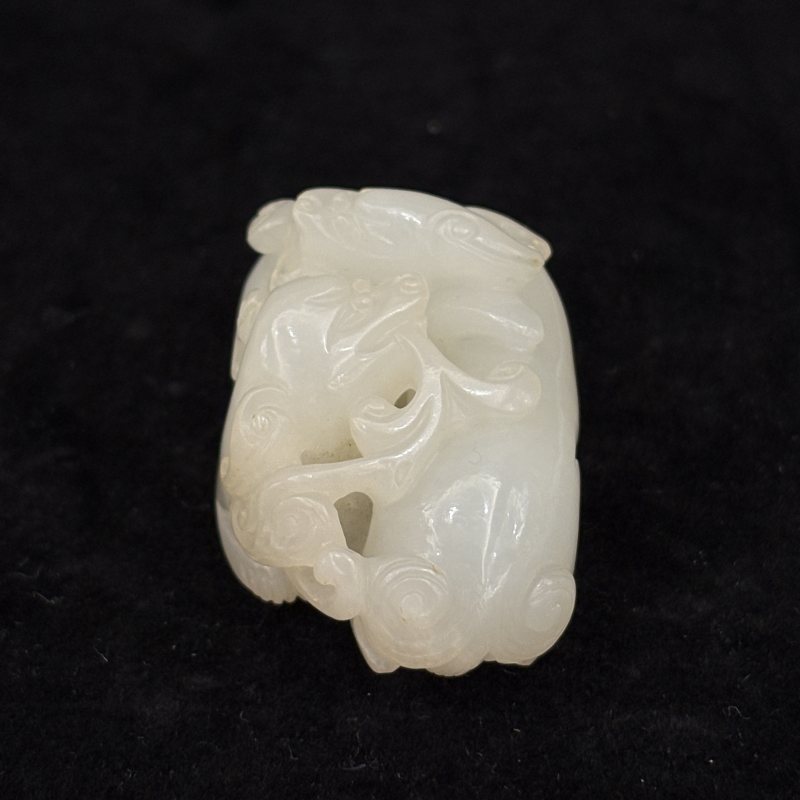 清 白玉雕双獾灵芝挂件 - 图4