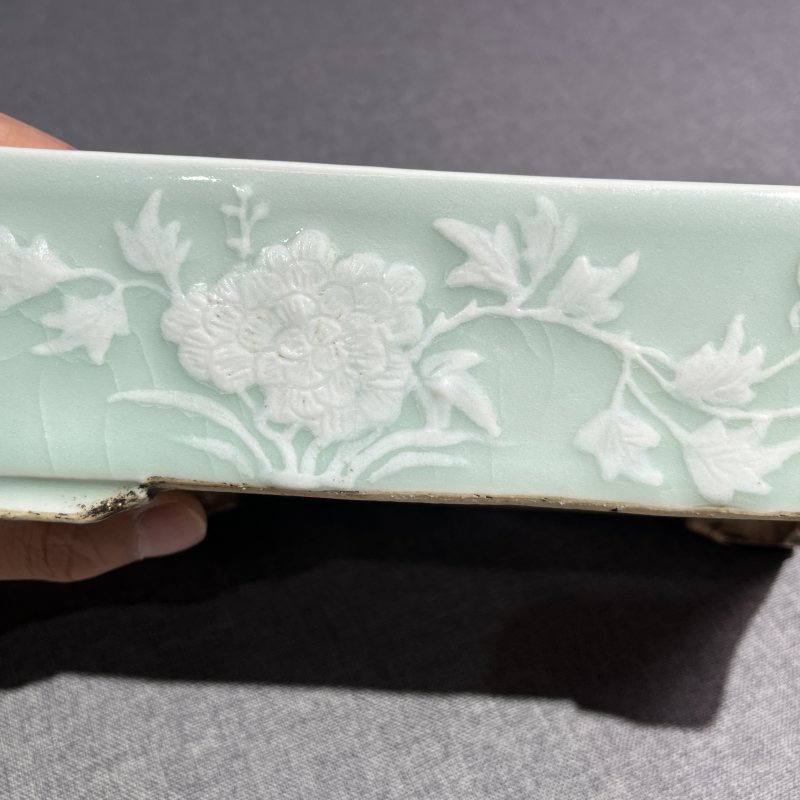 清中期豆青加白花卉水仙盆 - 图5