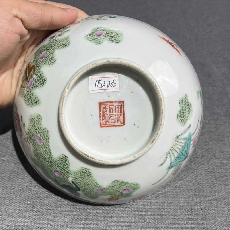 清同治粉彩花蝶纹碗 - 图9
