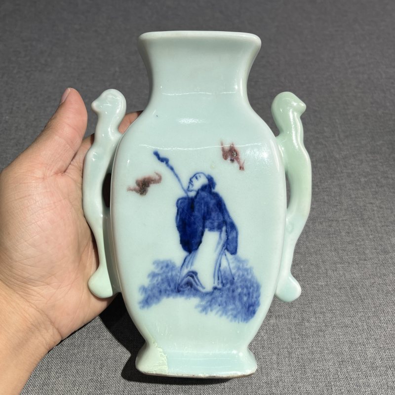 清乾隆青花釉里红人物壁瓶 - 图5