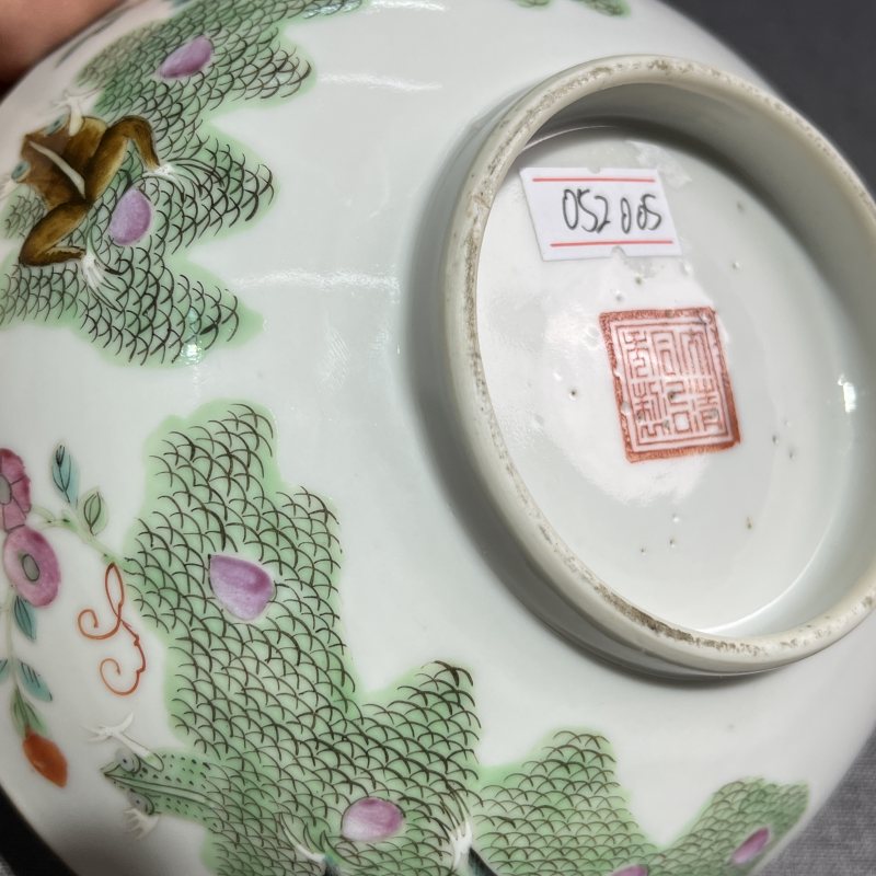 清同治粉彩花蝶纹碗 - 图10