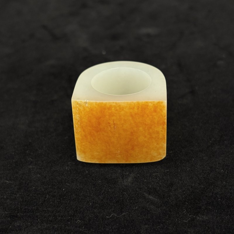 清 白玉留皮扳指 - 图5