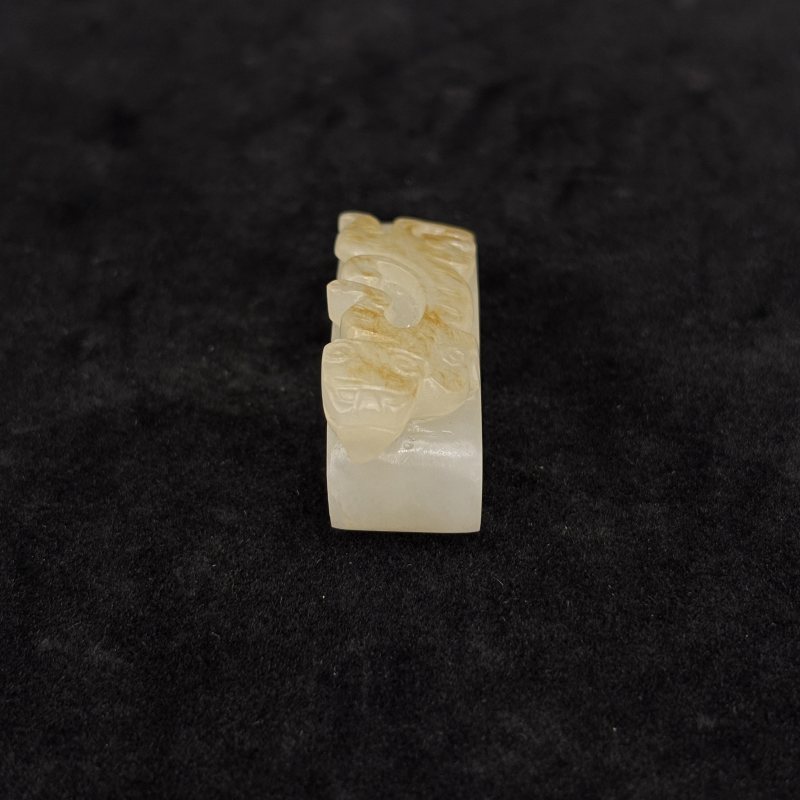 清 白玉瑞兽挂件 白玉留皮螭龙剑彘两件 - 图10