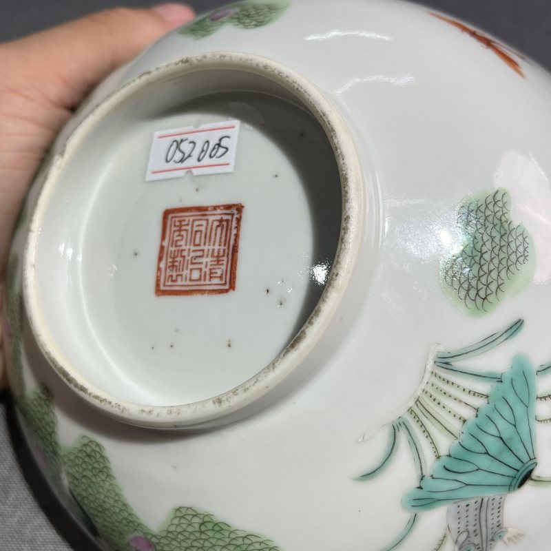 清同治粉彩花蝶纹碗 - 图11