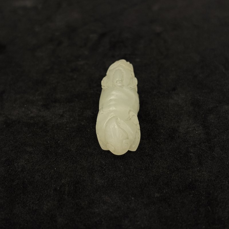 清 白玉瑞兽挂件 白玉留皮螭龙剑彘两件 - 图5