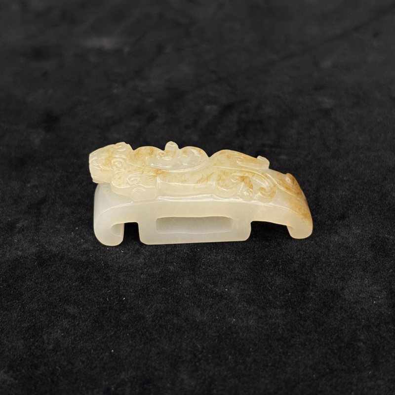 清 白玉瑞兽挂件 白玉留皮螭龙剑彘两件 - 图11