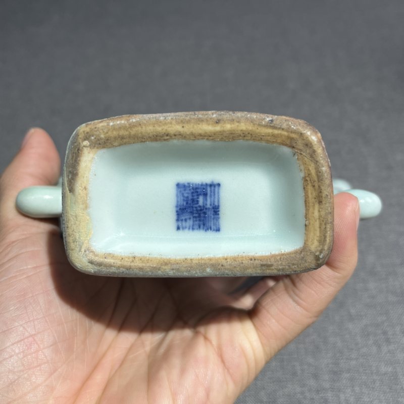 清乾隆青花釉里红人物壁瓶 - 图10