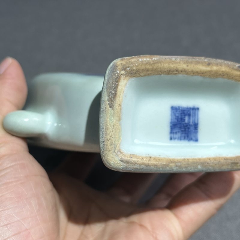 清乾隆青花釉里红人物壁瓶 - 图11