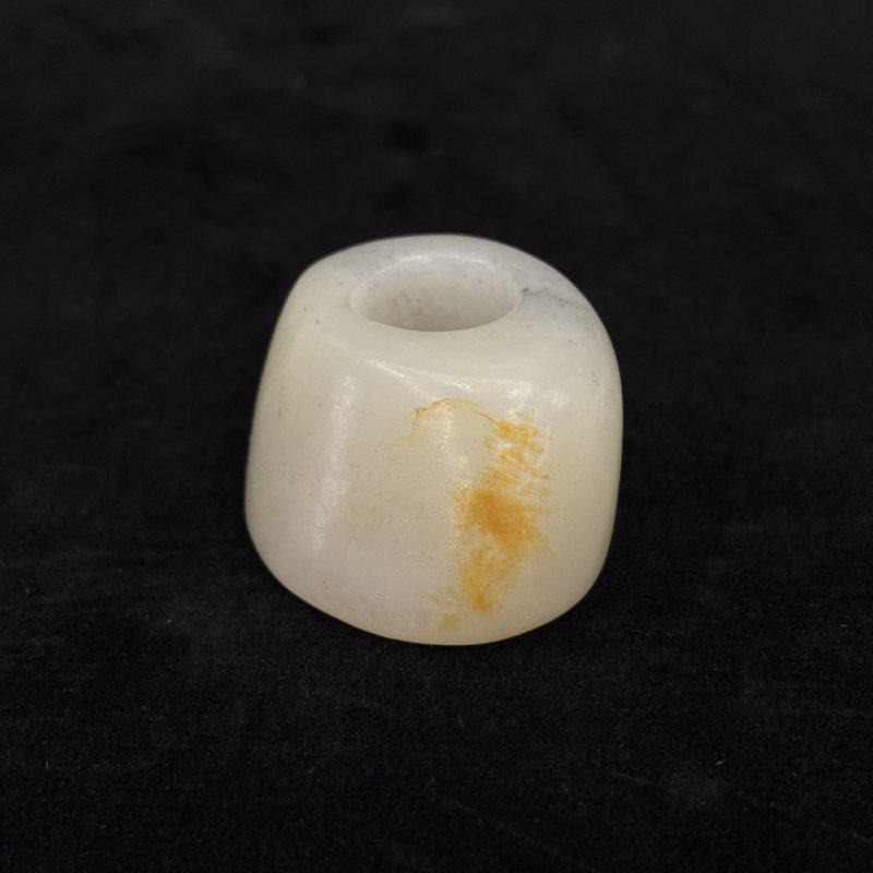 清 白玉留皮随形扳指 - 图3