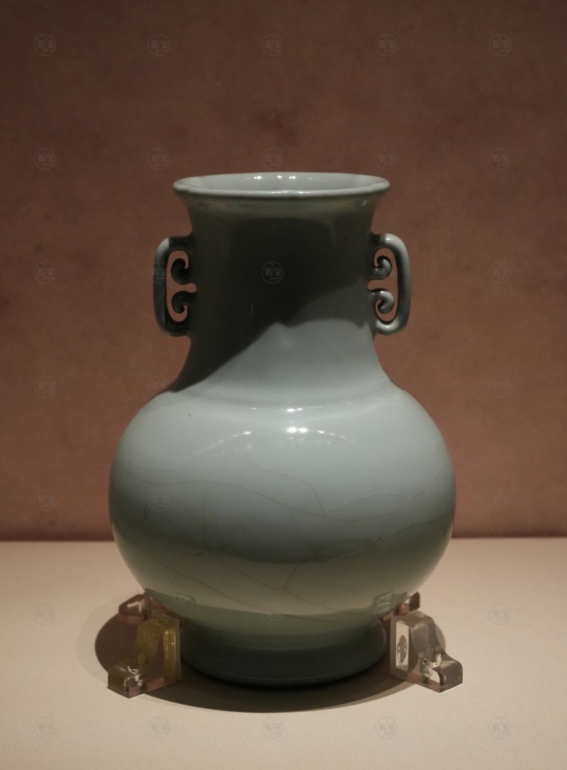 清乾隆 仿官釉双耳瓶