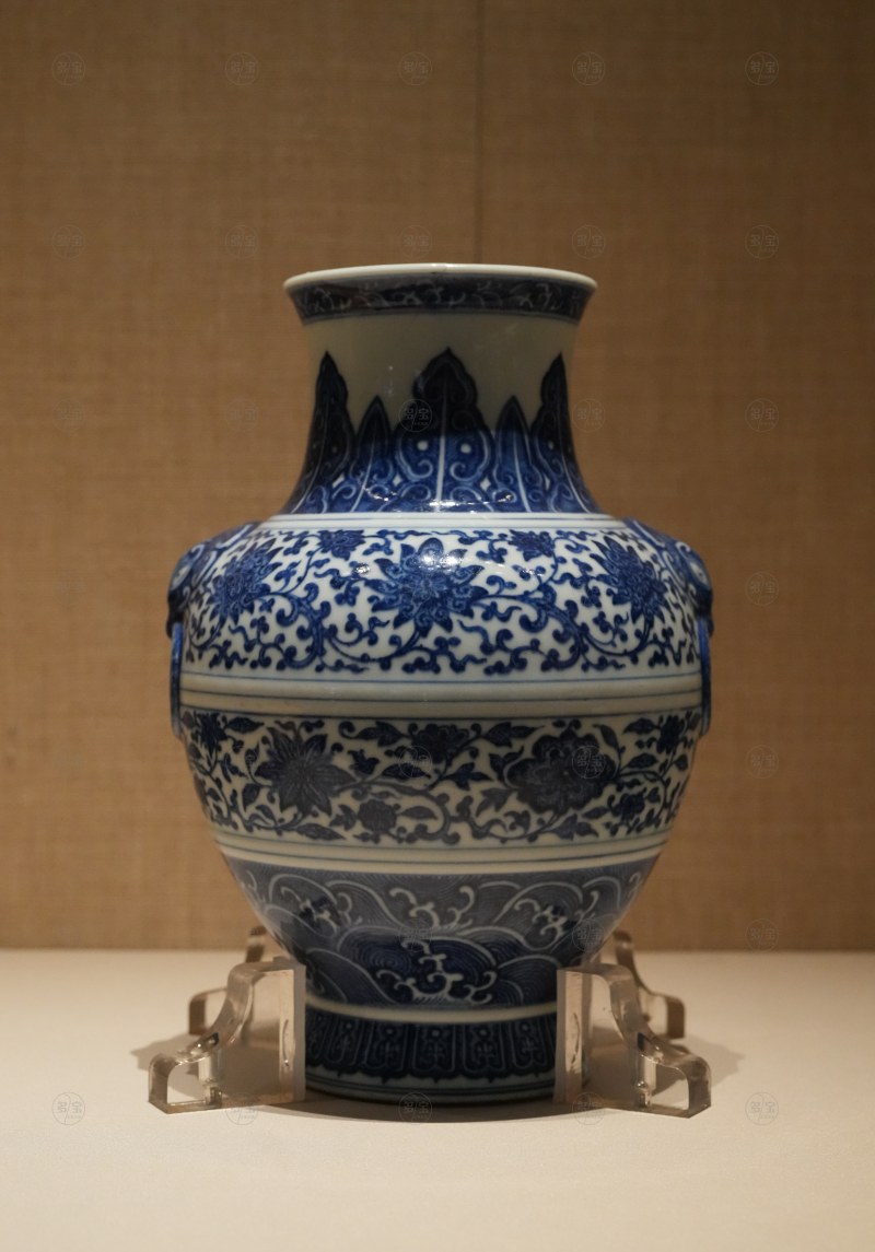 清乾隆 青花缠枝宝相花纹铺首耳尊 - 图2