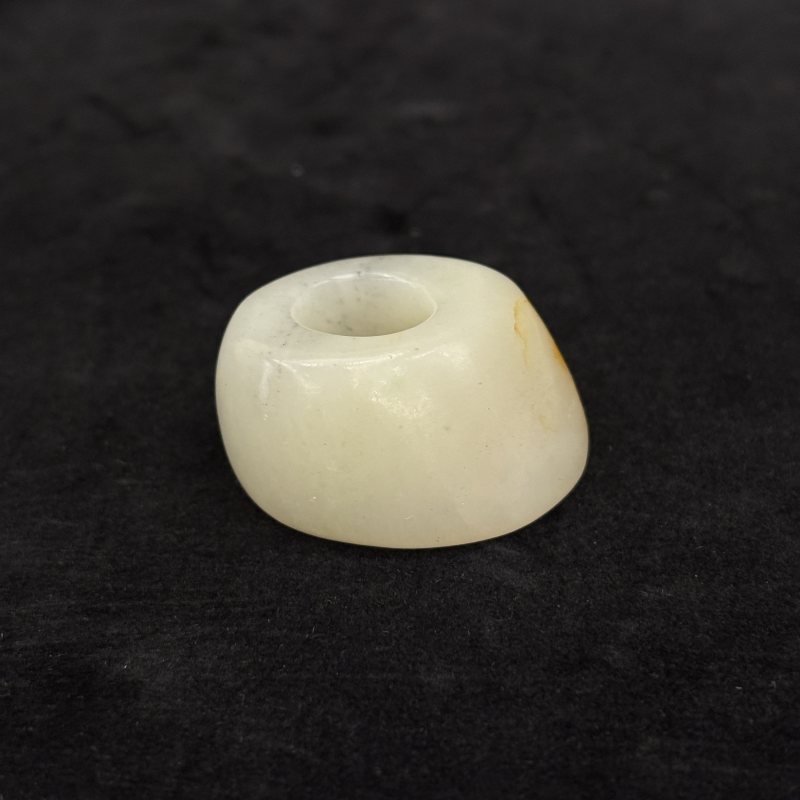 清 白玉留皮随形扳指 - 图4