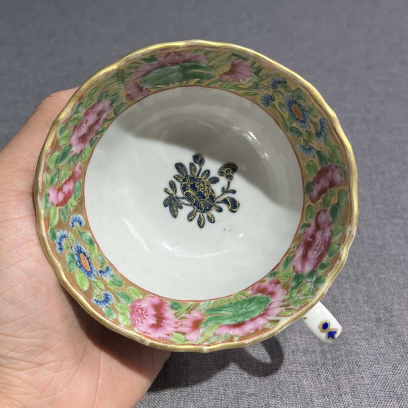 清晚期广彩人物故事茶杯 - 图7