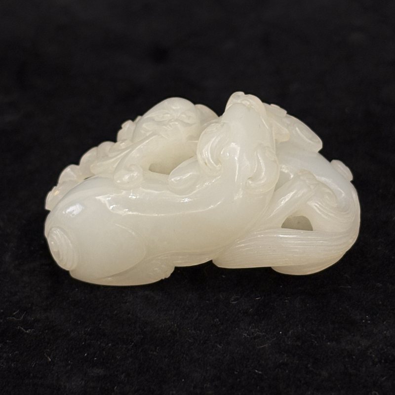 清 白玉雕双獾灵芝挂件 - 图5