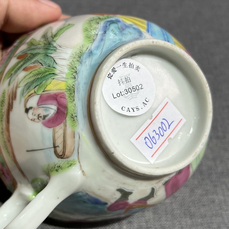 清晚期广彩人物故事茶杯 - 图9