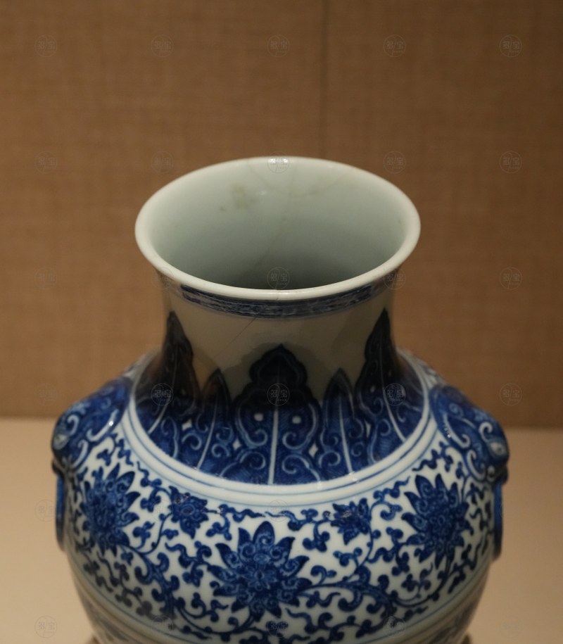 清乾隆 青花缠枝宝相花纹铺首耳尊 - 图4