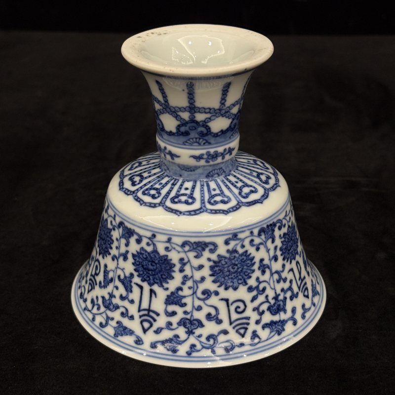 清 青花缠枝莲托梵文高足杯 - 图9