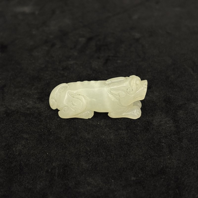 清 白玉瑞兽挂件 白玉留皮螭龙剑彘两件 - 图6