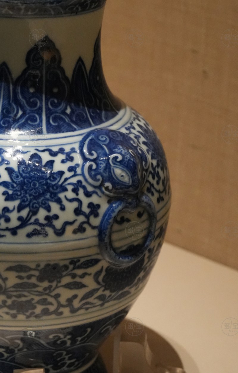清乾隆 青花缠枝宝相花纹铺首耳尊 - 图5