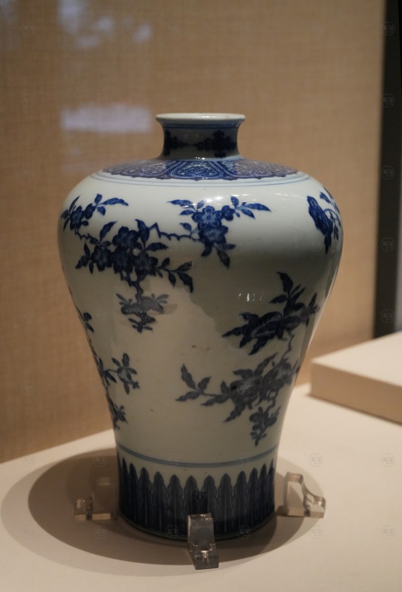 清乾隆 青花折枝花果纹梅瓶 - 图4