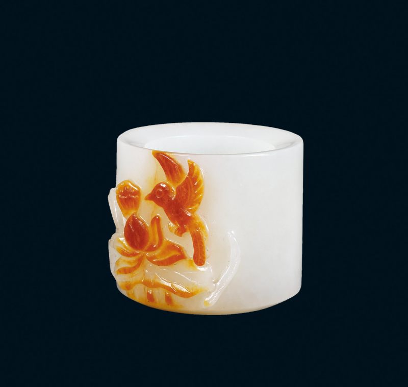 清 白玉留皮花鸟纹扳指