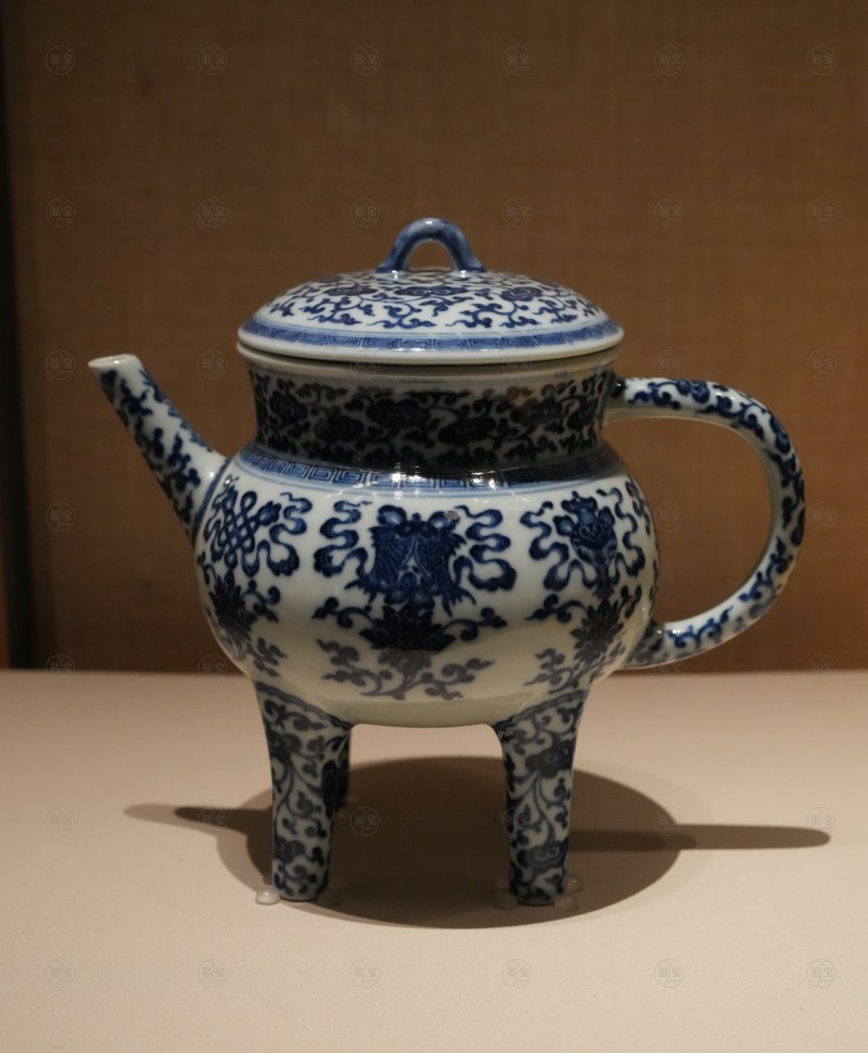 清乾隆 青花莲托八宝纹盉壶 - 图2