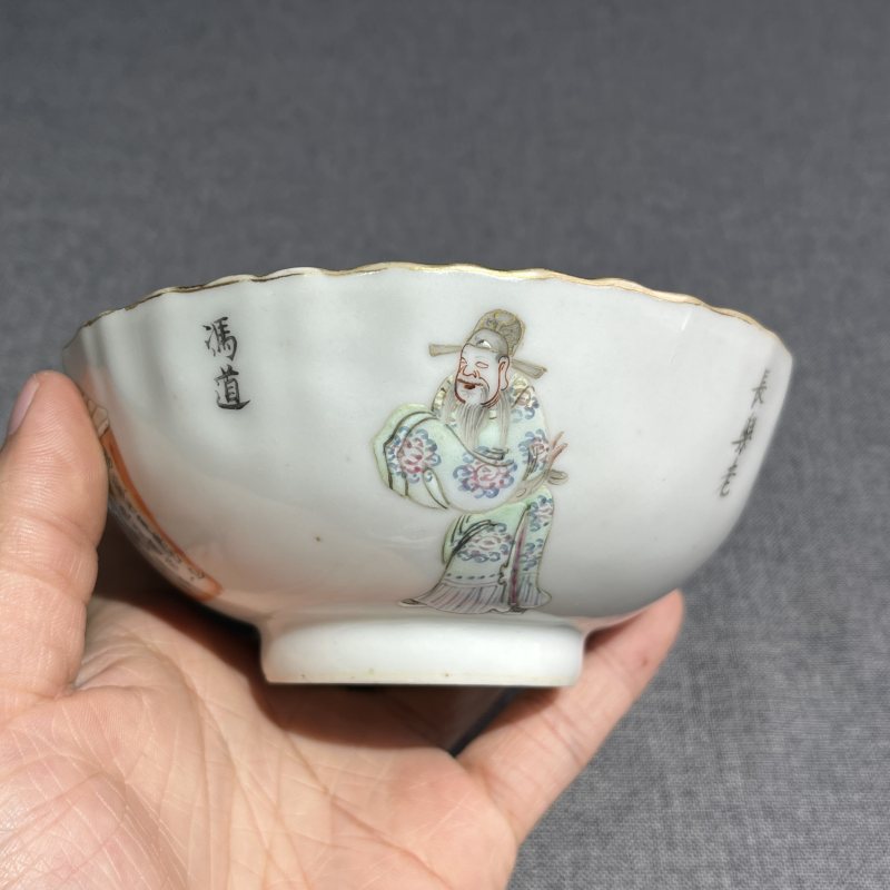 清晚期粉彩无双谱人物碗 - 图5
