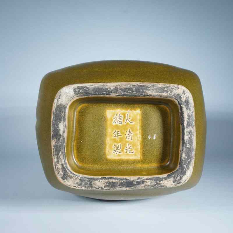 清光绪茶叶末釉贯耳尊 - 图3