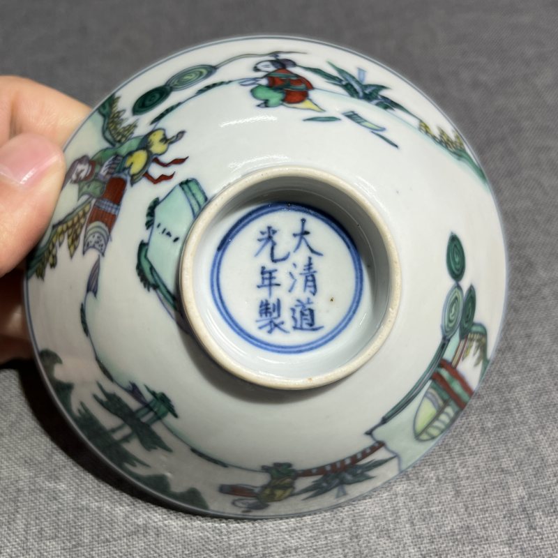 清晚期斗彩人物故事盏 - 图8
