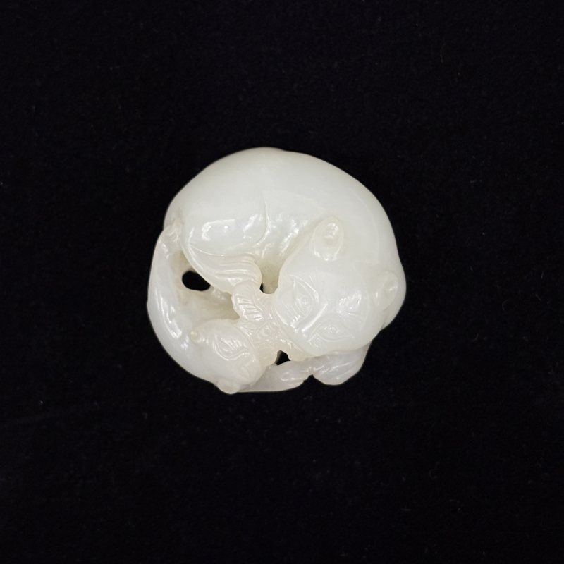 清 白玉双獾挂件 - 图5