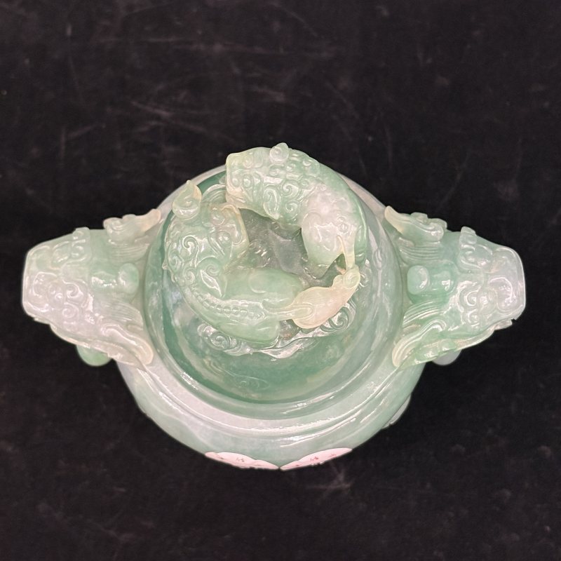 清 翡翠狮钮双龙耳三足香炉 - 图6
