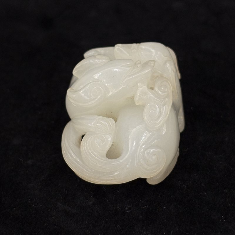 清 白玉雕双獾灵芝挂件 - 图6
