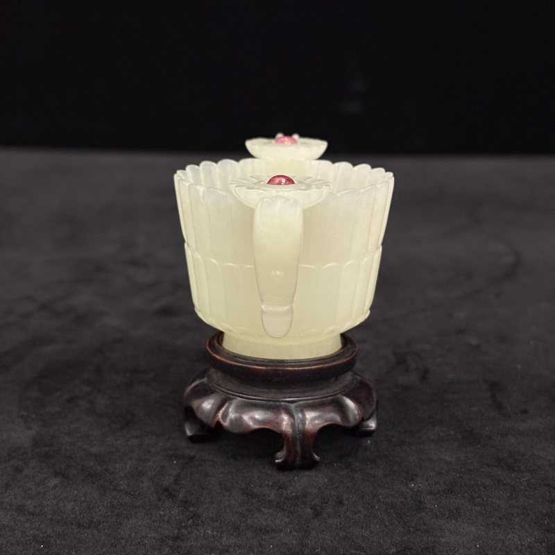 清 白玉双兽耳嵌宝花口杯一对 - 图12