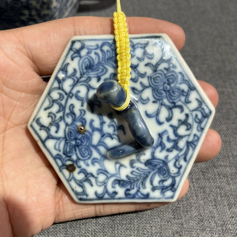 清中期青花花卉六方壶 - 图5
