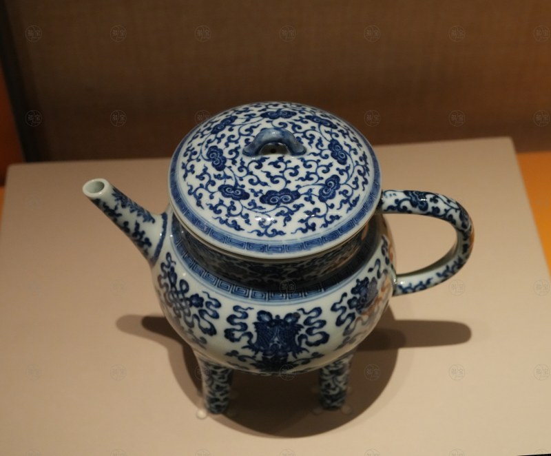 清乾隆 青花莲托八宝纹盉壶 - 图5