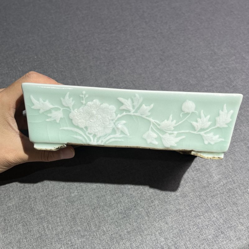 清中期豆青加白花卉水仙盆 - 图4