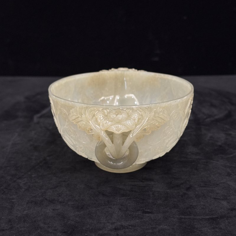 清 白玉痕都斯坦雕西番莲双耳活环杯 - 图3