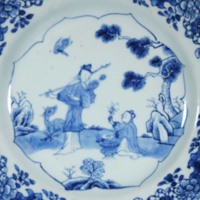 清乾隆青花人物故事盘 - 图2