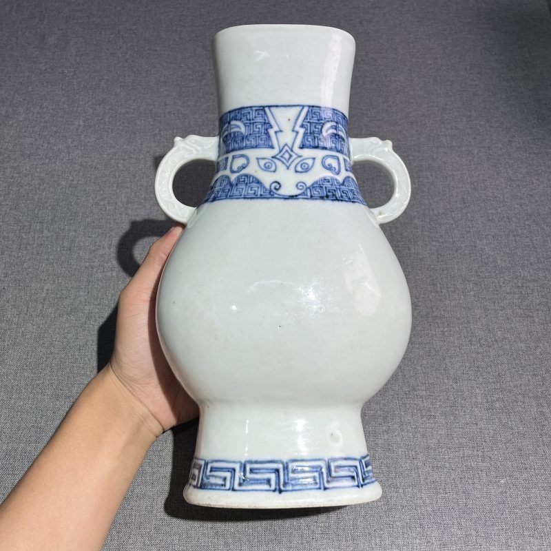 清乾隆青花饕餮纹尊 - 图4