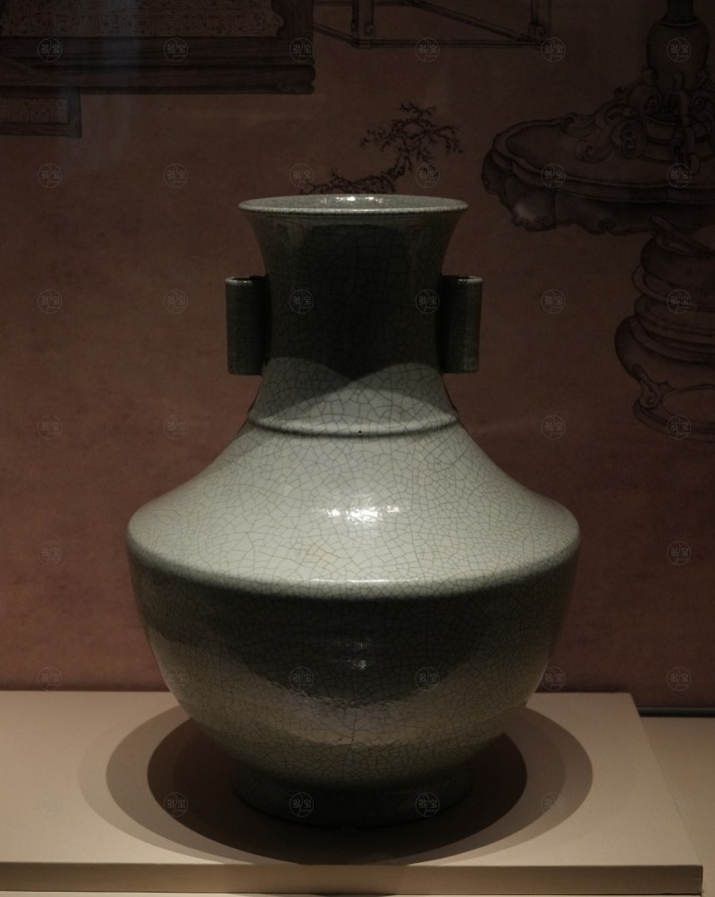 清乾隆 仿哥釉贯耳瓶