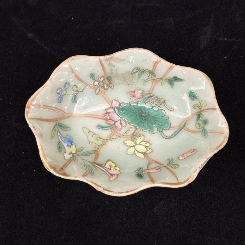 清 豆青釉粉彩秋虫博古小碟一对 - 图3
