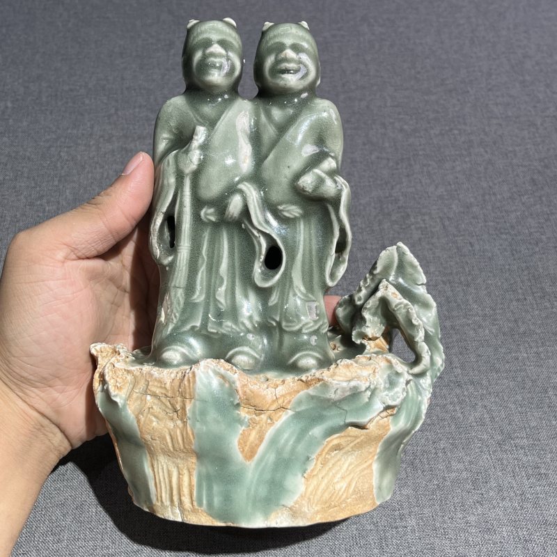 清早期龙泉窑和合二仙摆件 - 图4