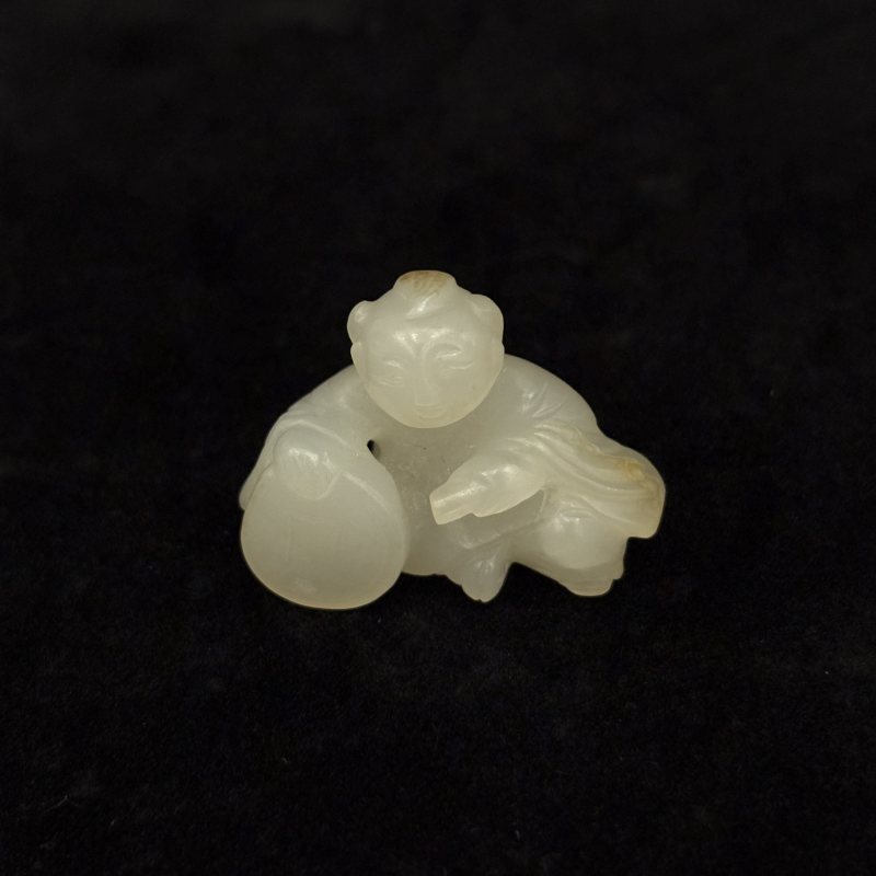 清 白玉击鼓童子挂件 - 图2
