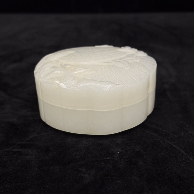 清 白玉雕荔枝纹盖盒 - 图7